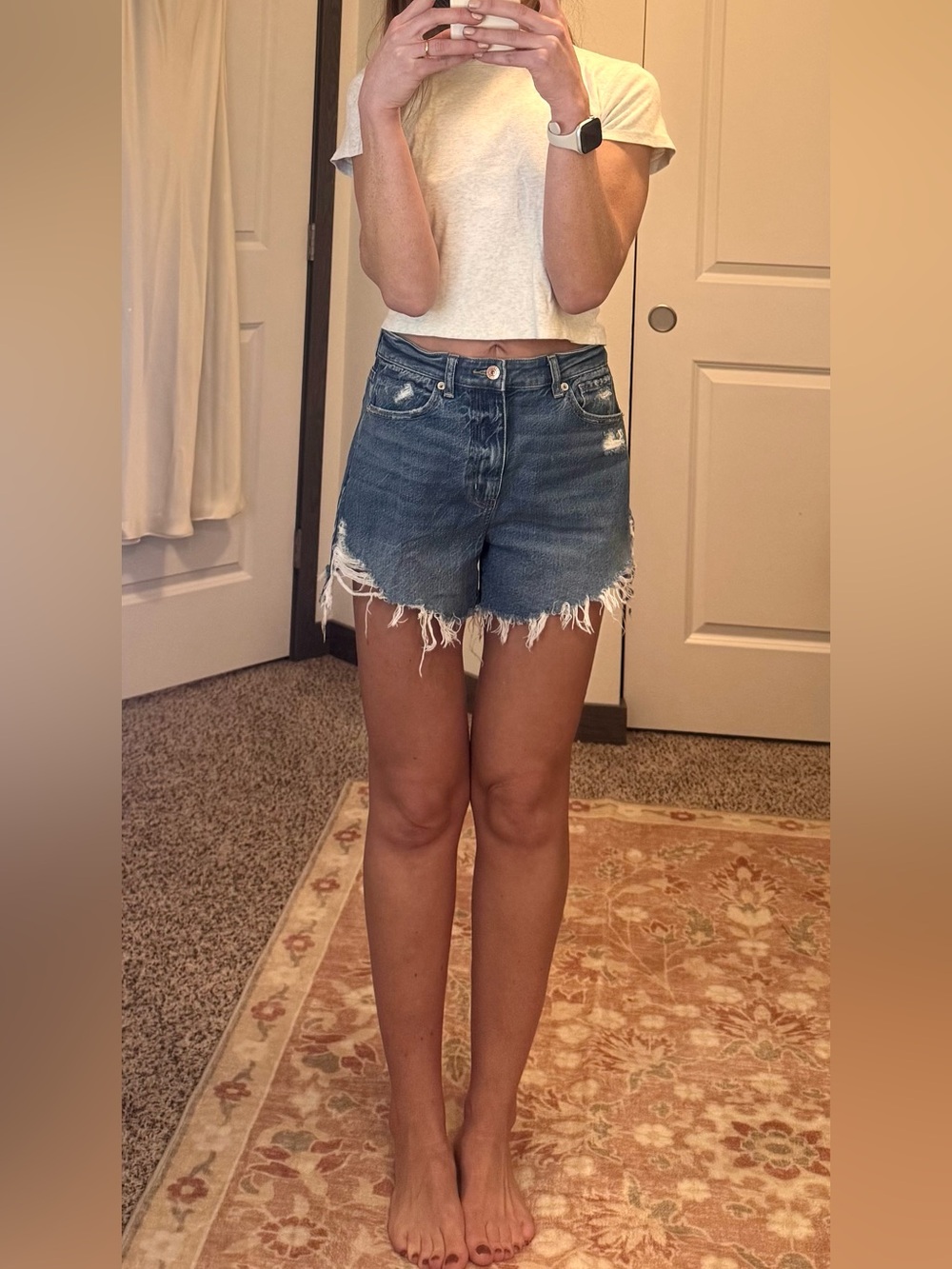 American Eagle High-Waisted Distressed Denim Shorts | Size 4 | Medium Wash